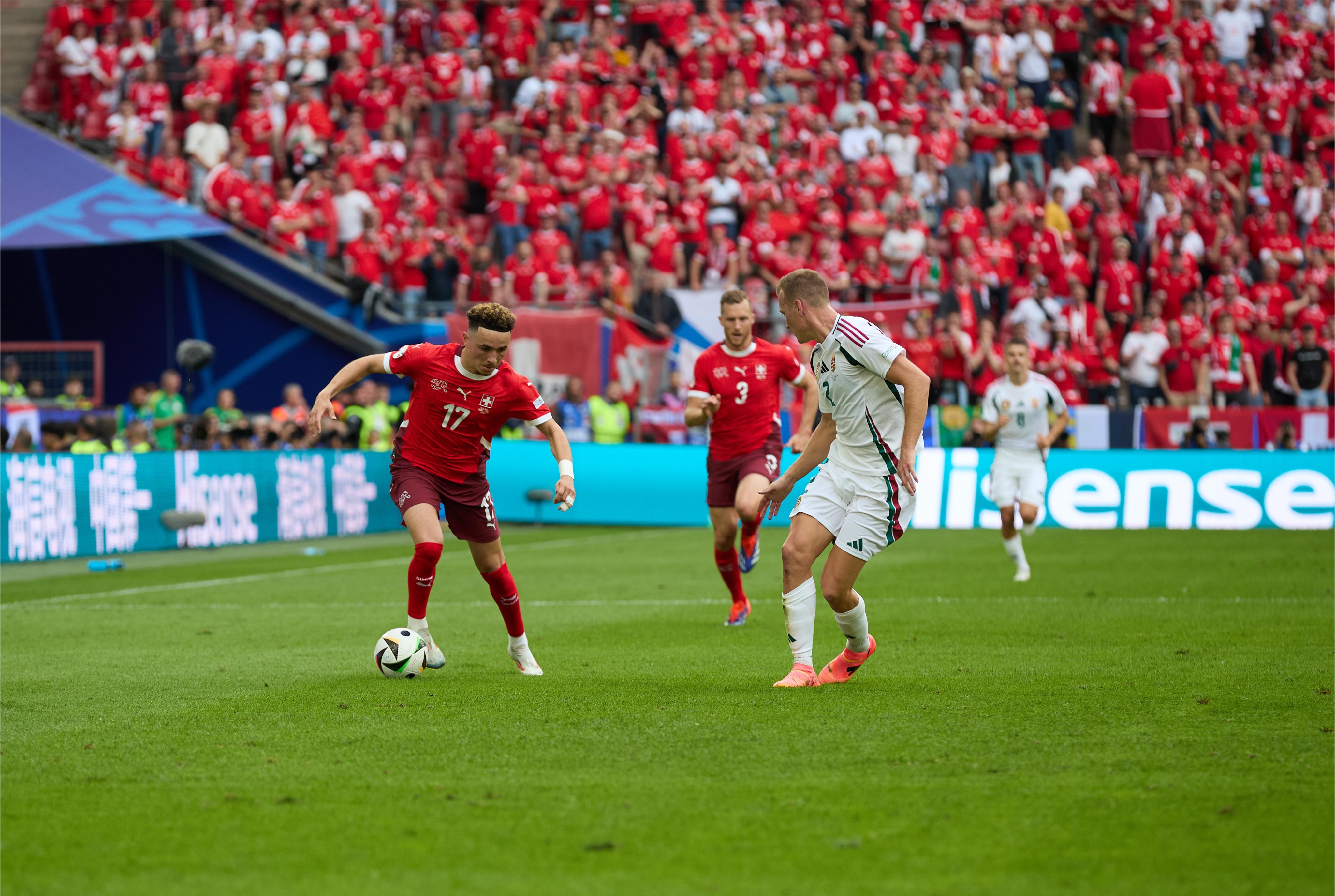 关于里昂内部沟通备战意大利杯塞维利亚国际比赛日临场应变，风云突变曼联今晨迎来里程碑看傻球迷的信息-英雄联盟下注